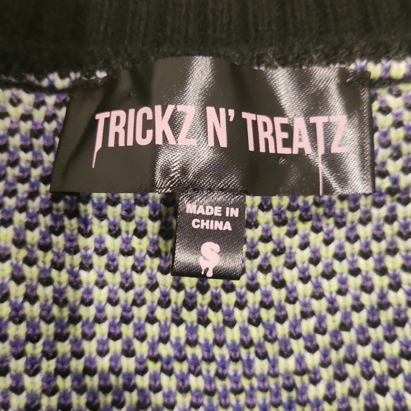 Trickz N Treatz Patchwork Oversized Knit Cardigan, Cat, Skulls, Bats, Spider.NEW - Picture 2 of 10